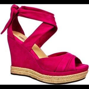Size 8 Lucy UGG Wedge Sandal — Hot Pink suede